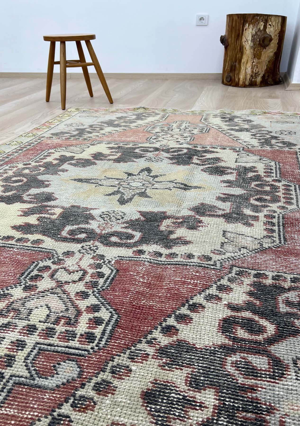 Kyla - Vintage Anatolian Rug - kudenrugs