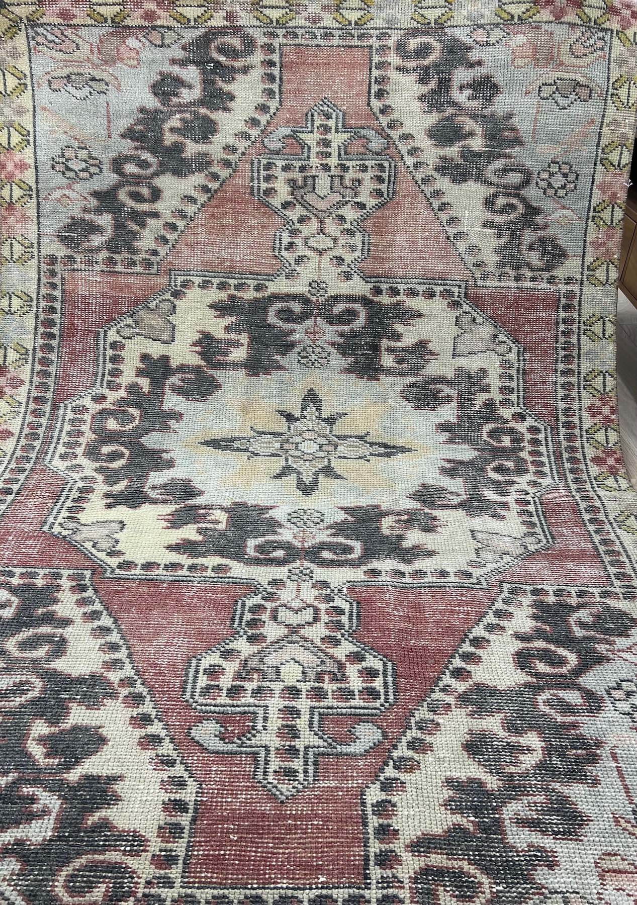 Kyla - Vintage Anatolian Rug - kudenrugs