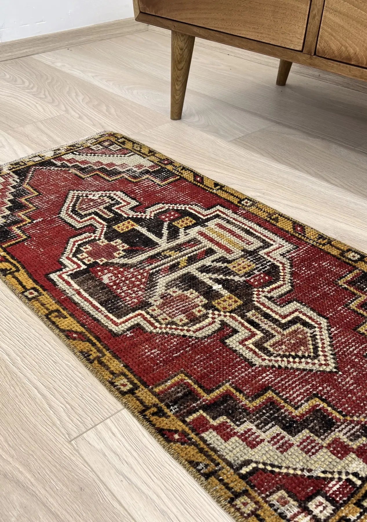 Lada - Vintage Mini Red Area Rug - kudenrugs