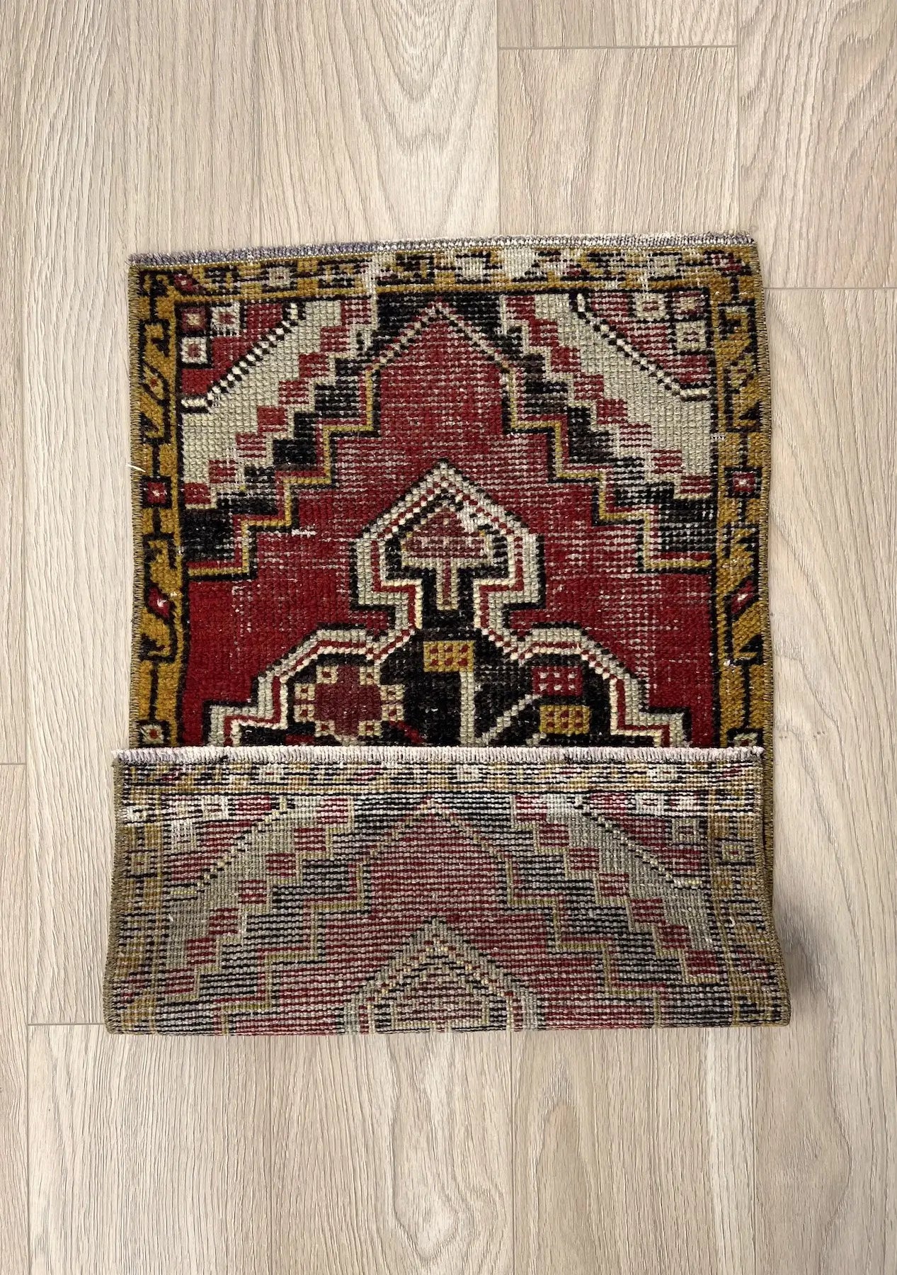 Lada - Vintage Mini Red Area Rug - kudenrugs