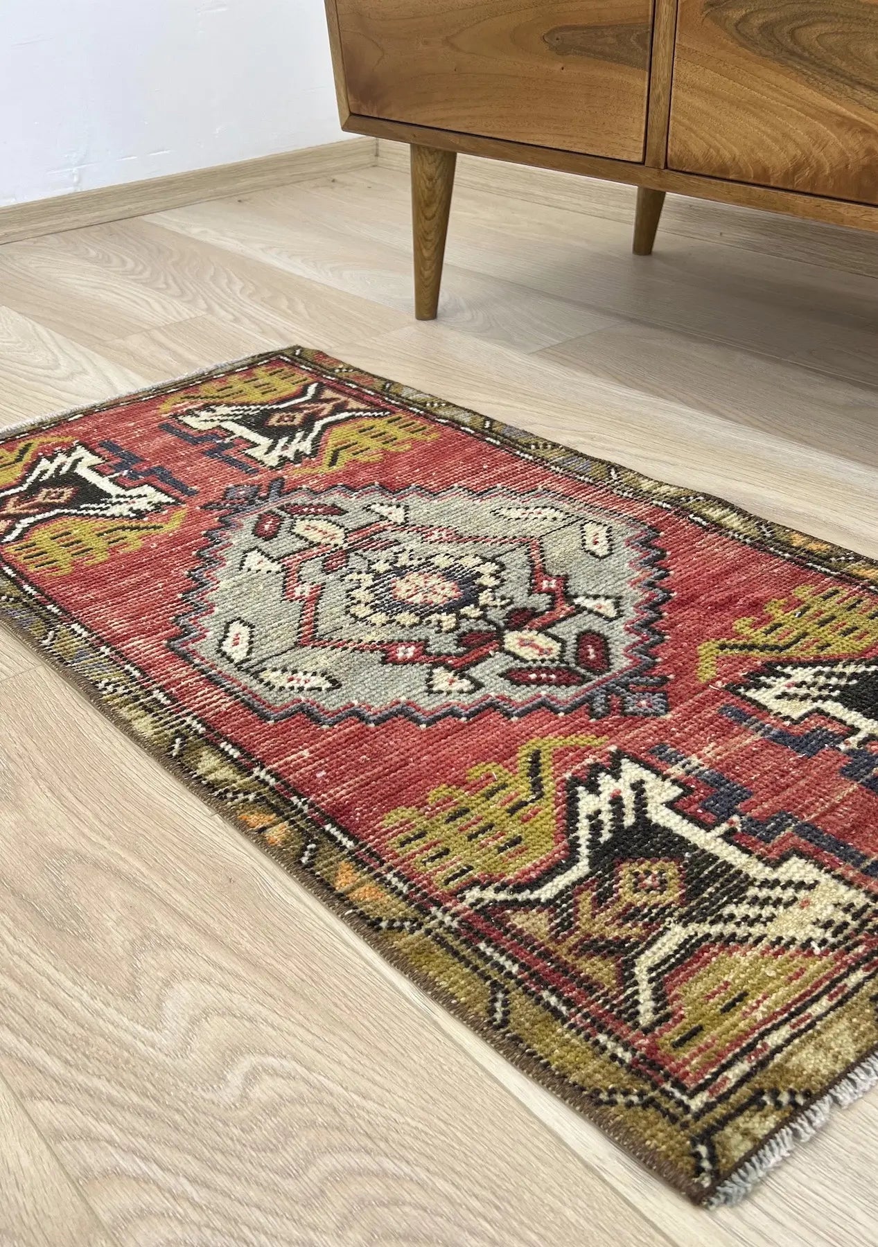 Lakaisha - Vintage Mini Red Area Rug - kudenrugs