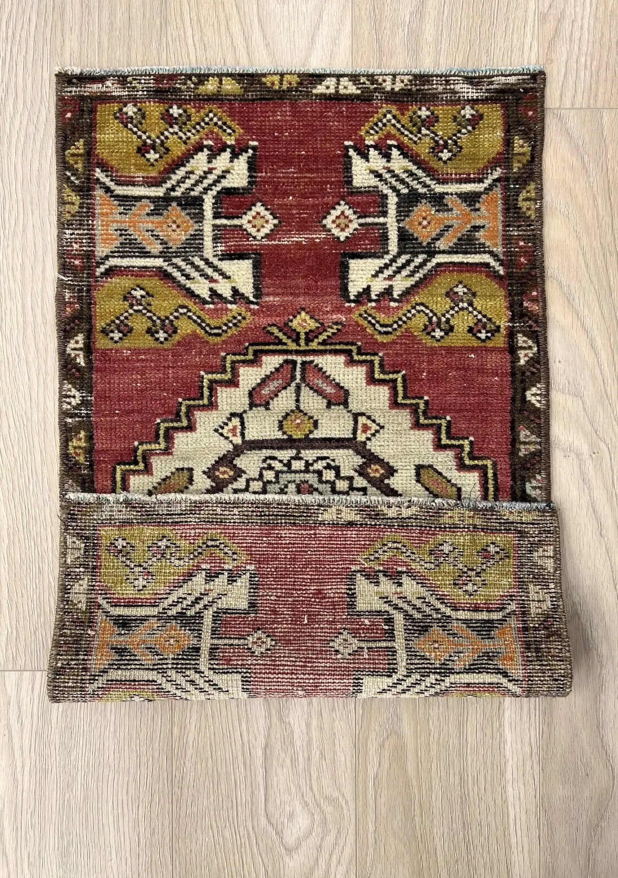 Laken - Vintage Mini Red Area Rug - kudenrugs