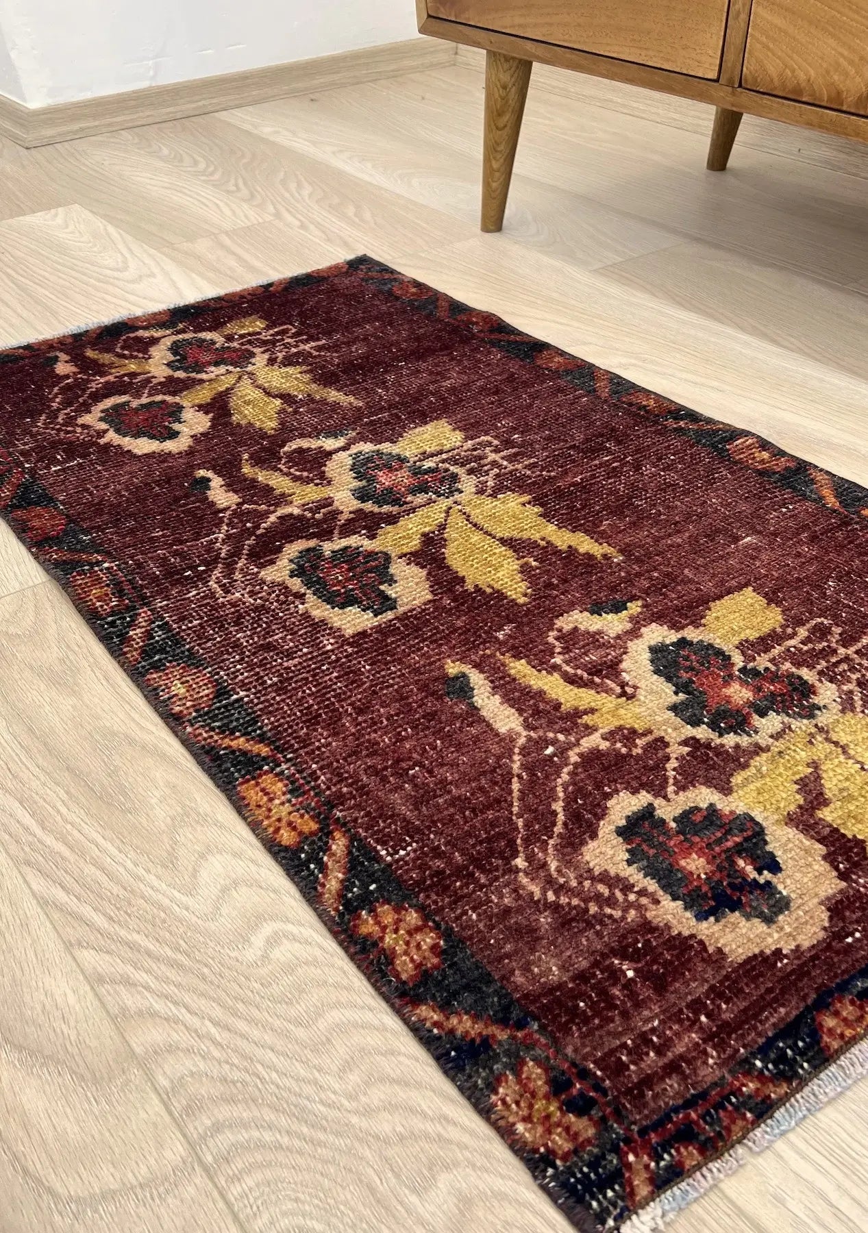 Lakia - Vintage Mini Pink Area Rug - kudenrugs