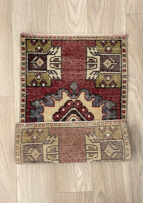 Lanetta - Vintage Mini Red Area Rug - kudenrugs