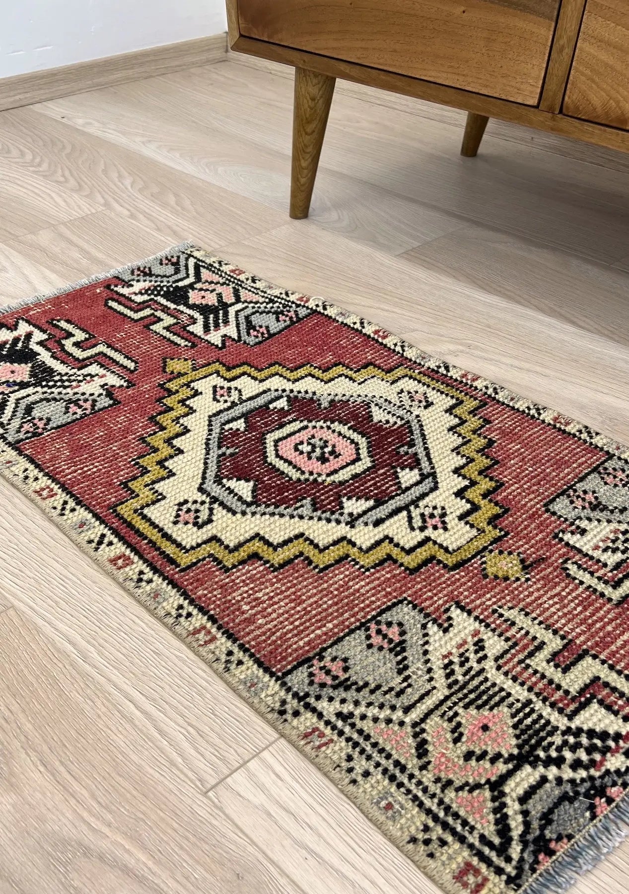 Langly - Vintage Mini Red Area Rug - kudenrugs