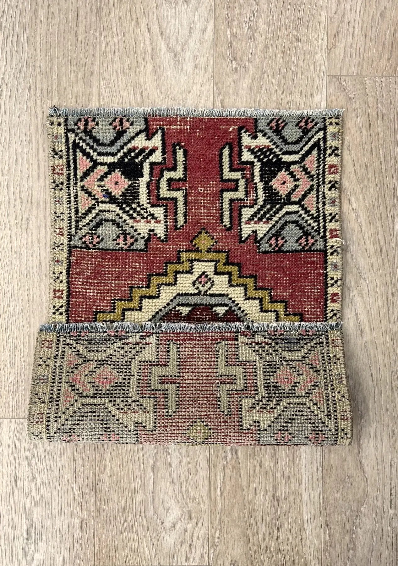 Langly - Vintage Mini Red Area Rug - kudenrugs