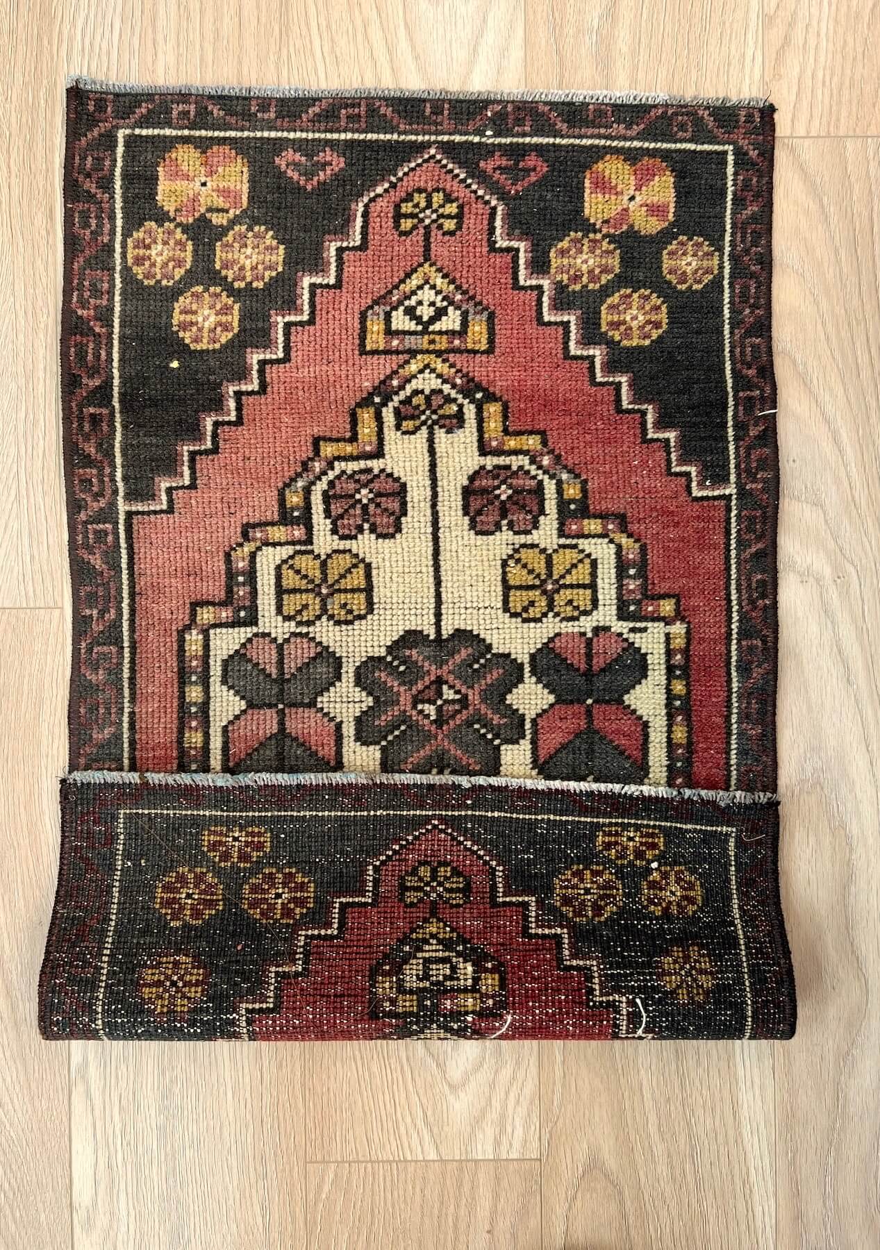 Lara - Vintage Mini Pink Area Rug - kudenrugs