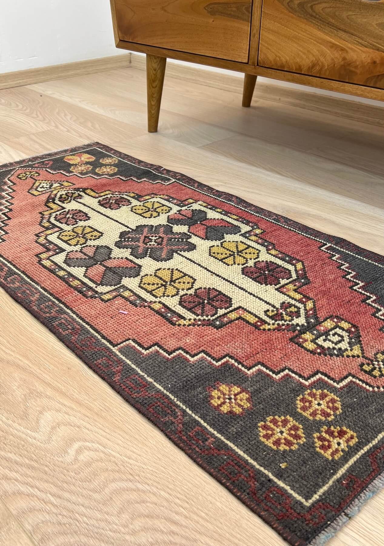 Lara - Vintage Mini Pink Area Rug - kudenrugs