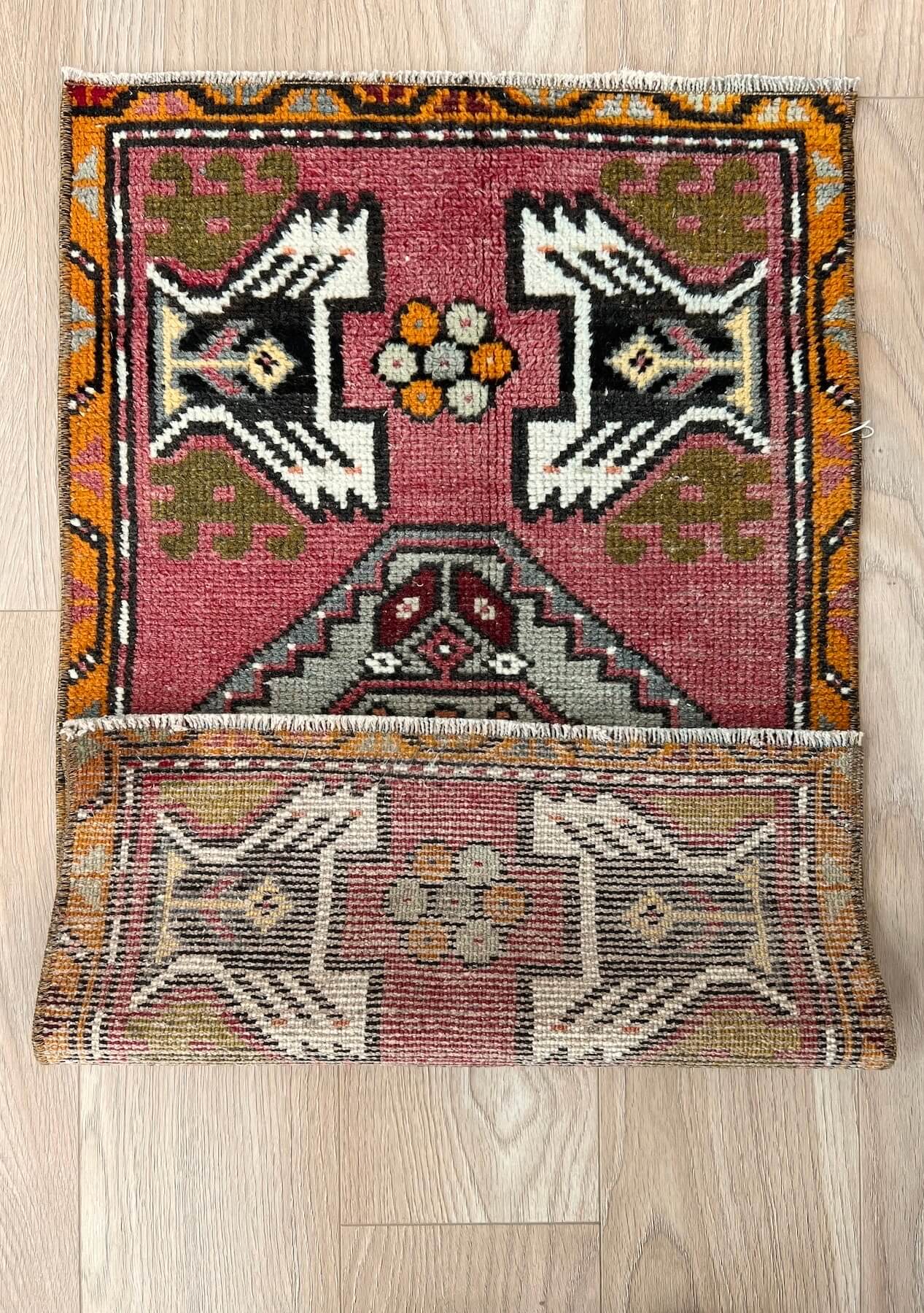 Leia - Vintage Mini Pink Area Rug - kudenrugs