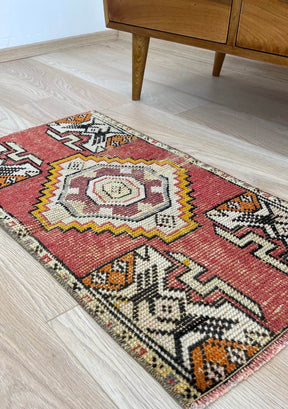 Lela - Vintage Mini Pink Area Rug - kudenrugs