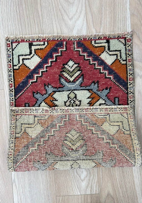 Leslie - Vintage Mini Red Area Rug - kudenrugs
