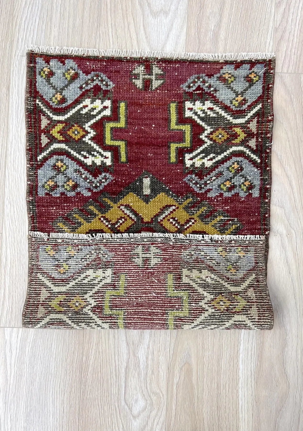 Lilith - Vintage Mini Red Area Rug - kudenrugs