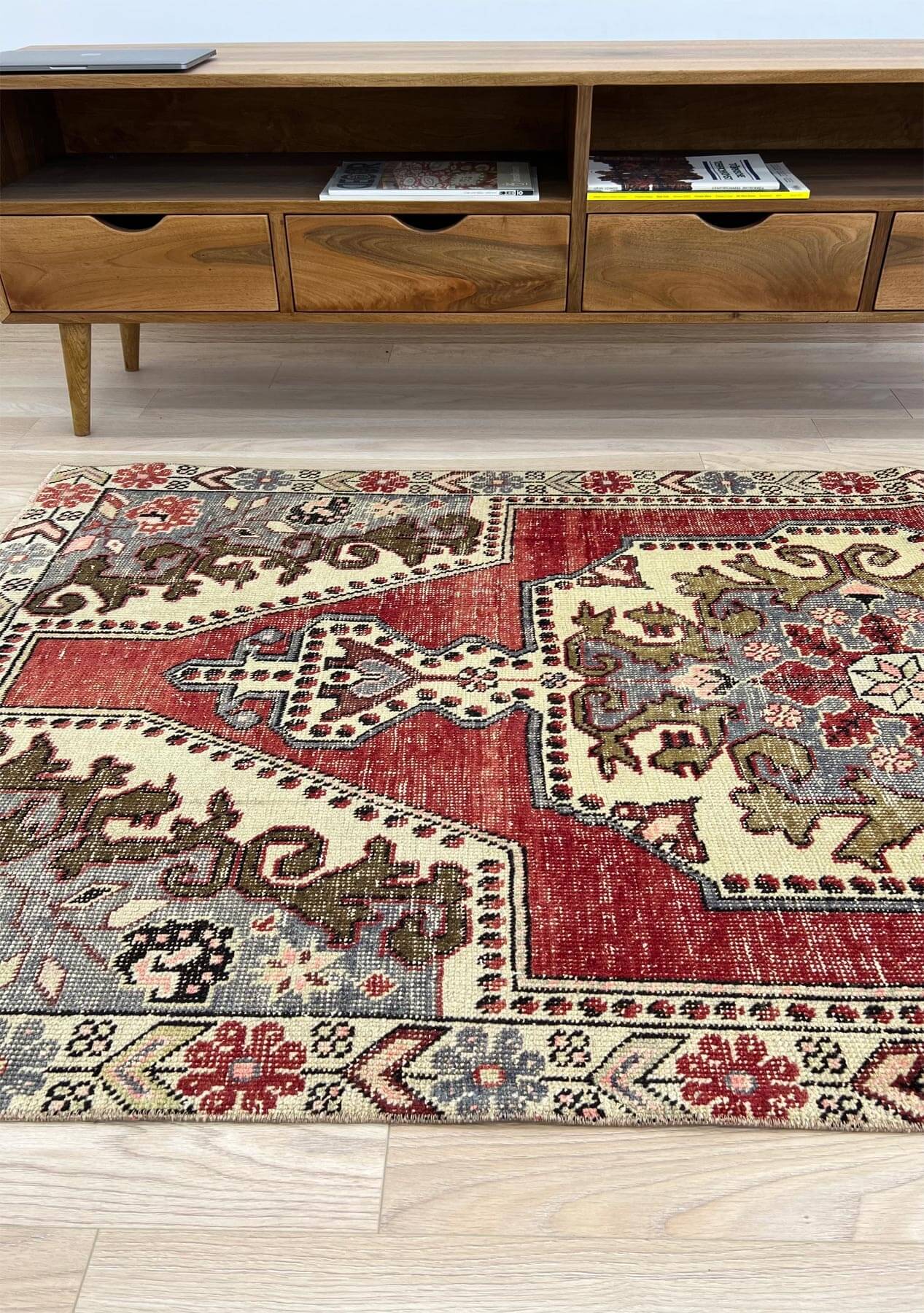 Linda - Vintage Anatolian Rug - kudenrugs