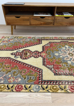 Loan - Vintage Anatolian Rug - kudenrugs