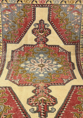 Loan - Vintage Anatolian Rug - kudenrugs