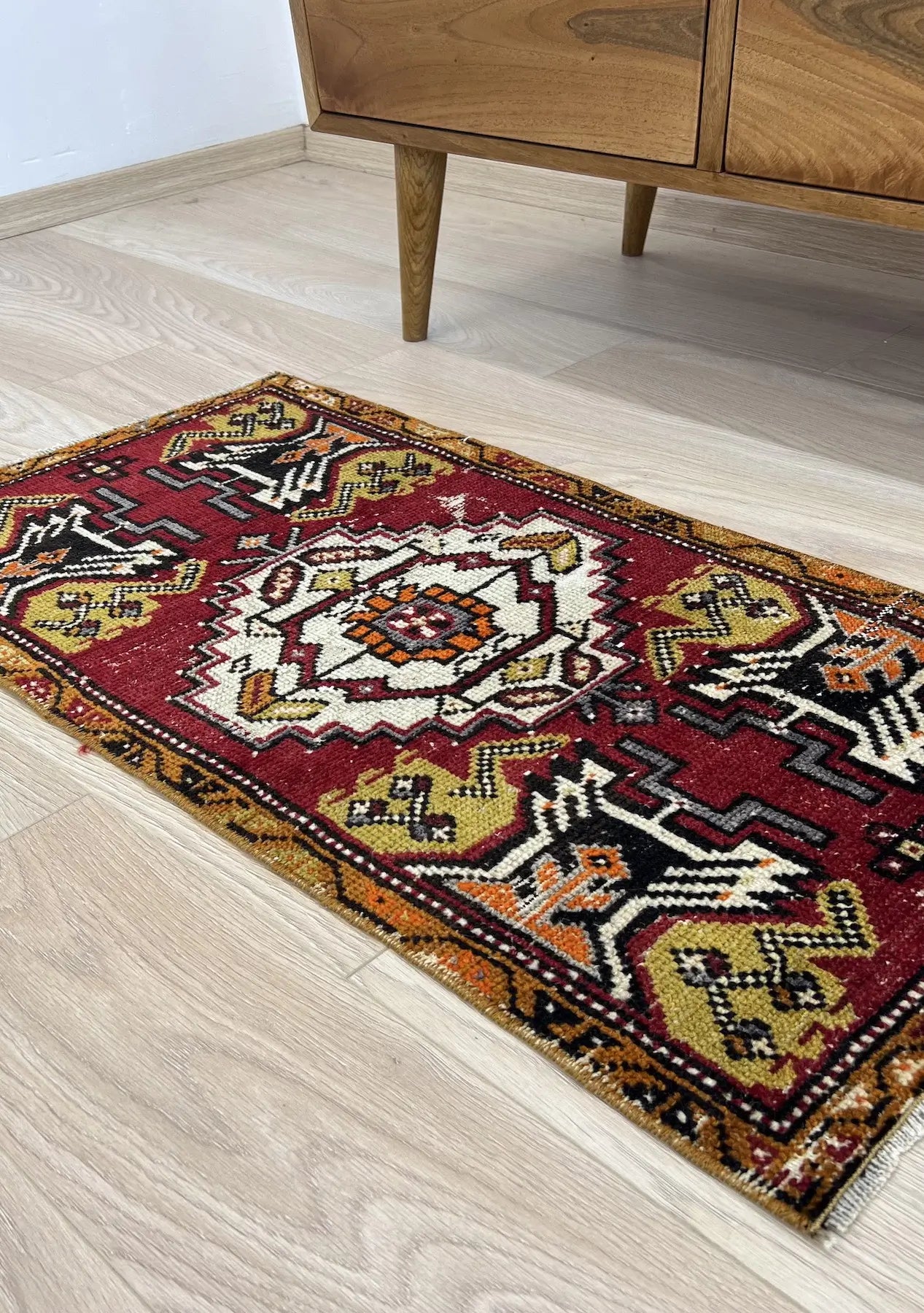 Lossie - Vintage Mini Red Area Rug - kudenrugs