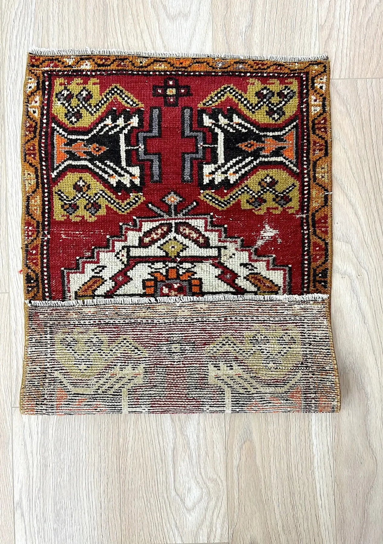 Lossie - Vintage Mini Red Area Rug - kudenrugs