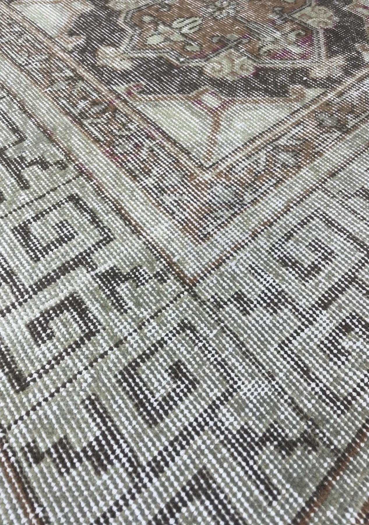 Lylah - Vintage Beige Antique Washed Rug - kudenrugs
