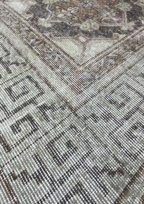 Lylah - Vintage Beige Antique Washed Rug - kudenrugs