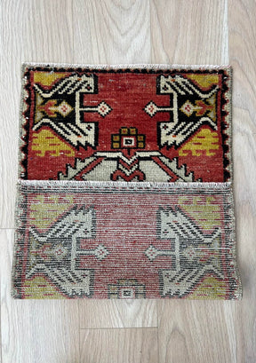 Madilyn - Vintage Mini Red Area Rug - kudenrugs