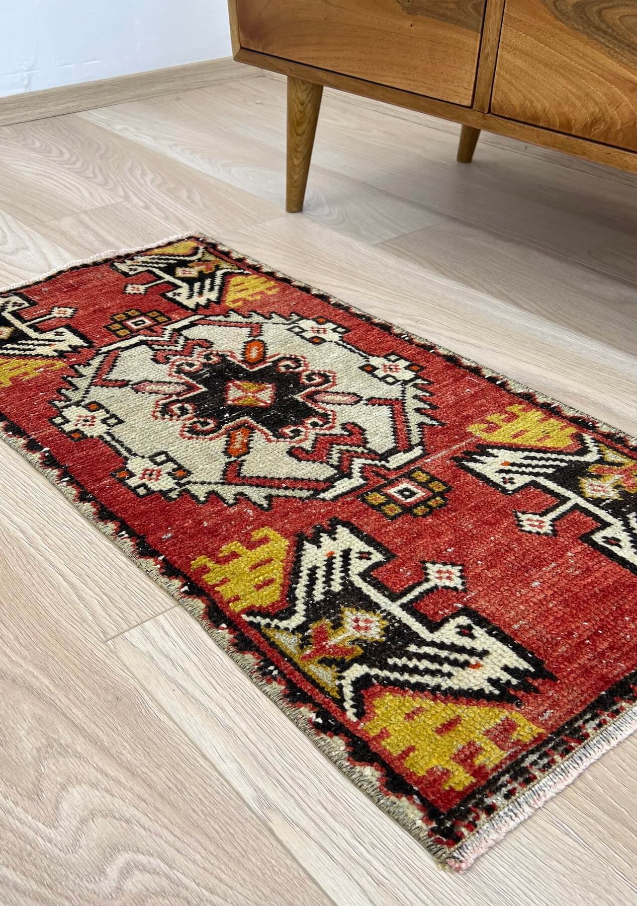 Madilyn - Vintage Mini Red Area Rug - kudenrugs