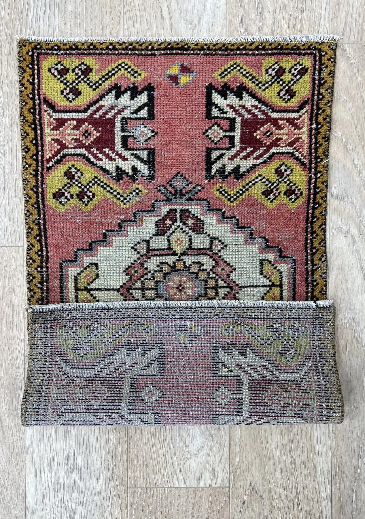 Malesha - Vintage Mini Pink Area Rug - kudenrugs