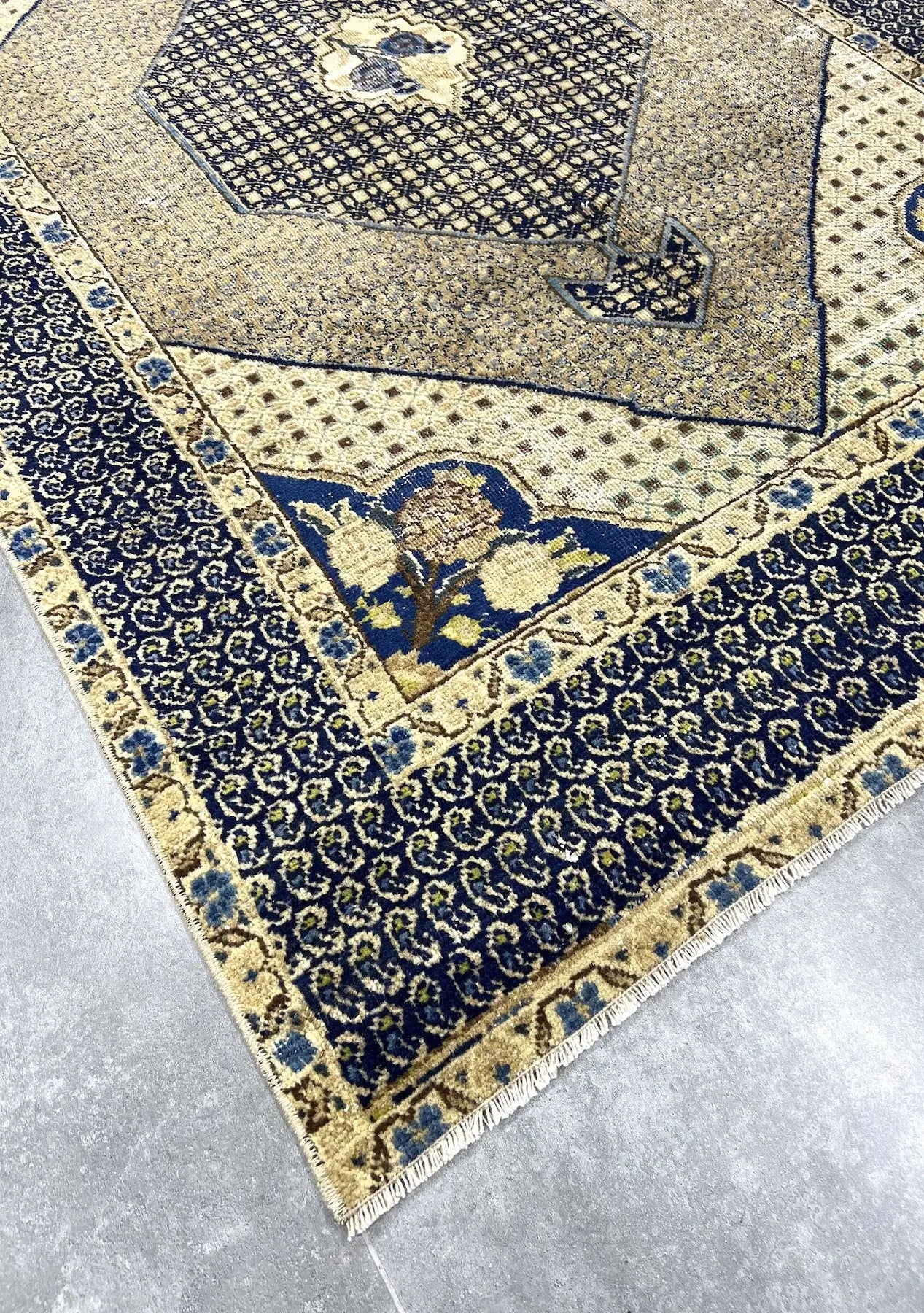 Mina - Vintage Persian Rug - kudenrugs