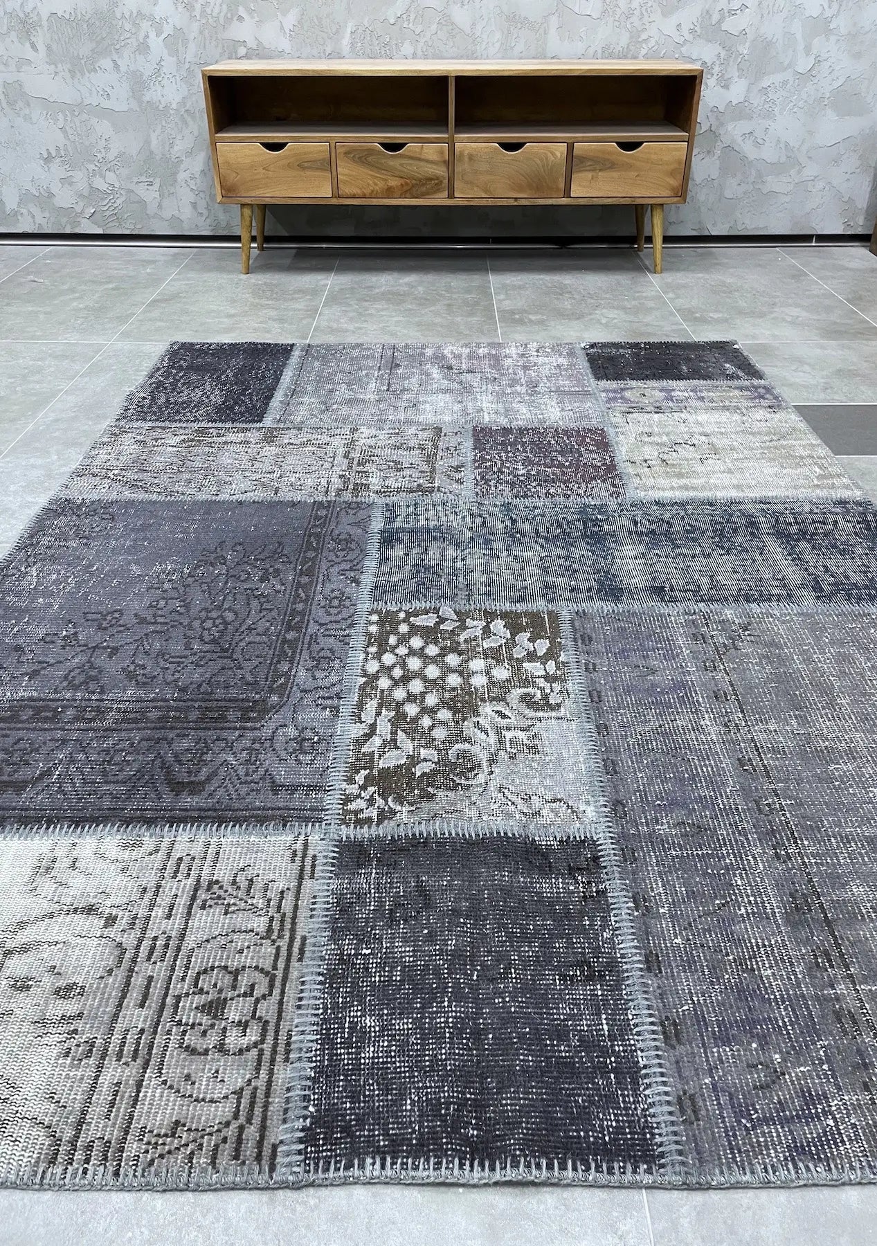 Nafuna - Vintage Gray Patchwork Rug - kudenrugs