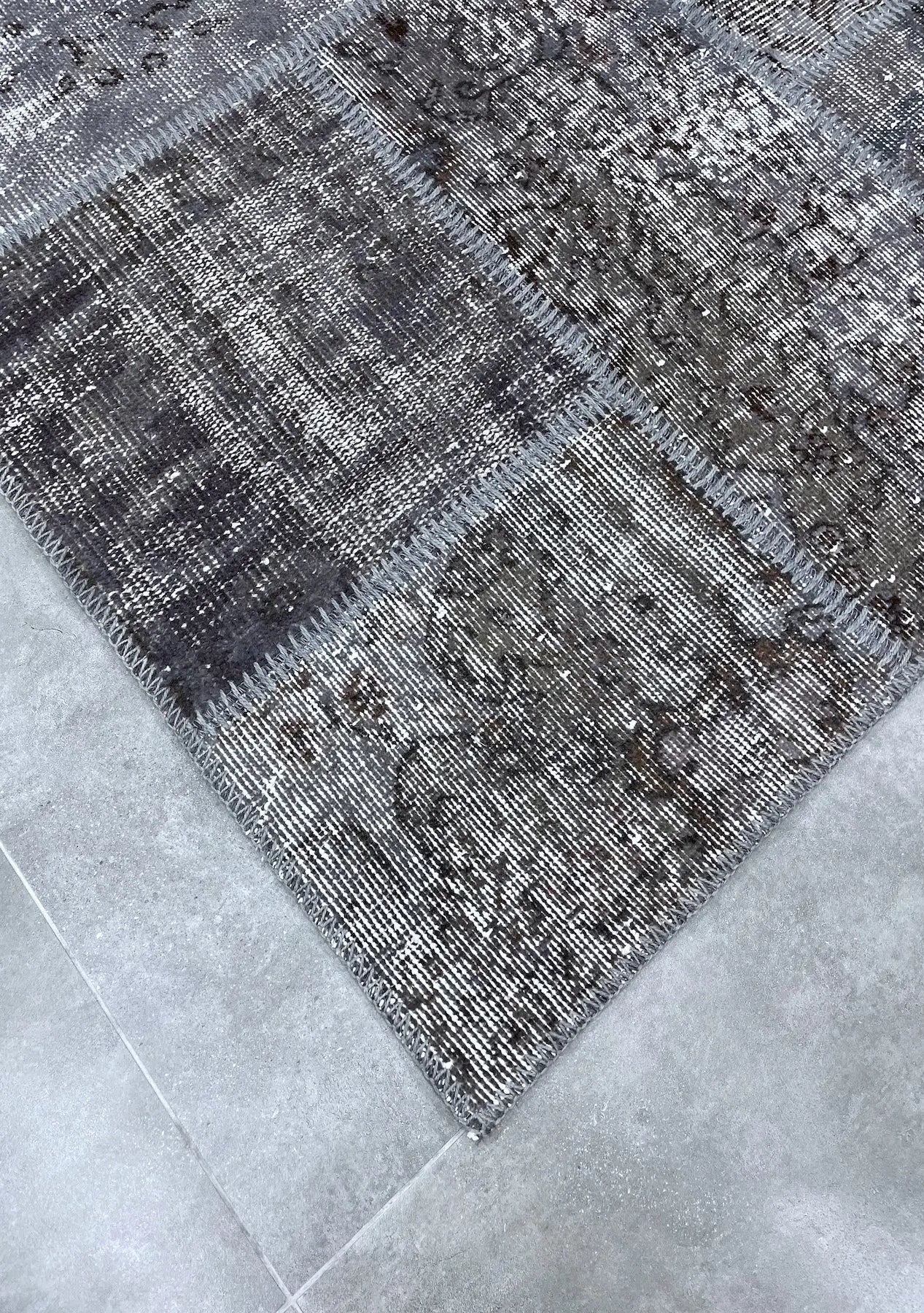 Nalany - Vintage Gray Patchwork Rug - kudenrugs