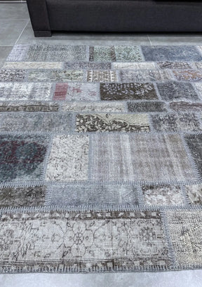 Nanette - Vintage Gray Patchwork Rug - kudenrugs