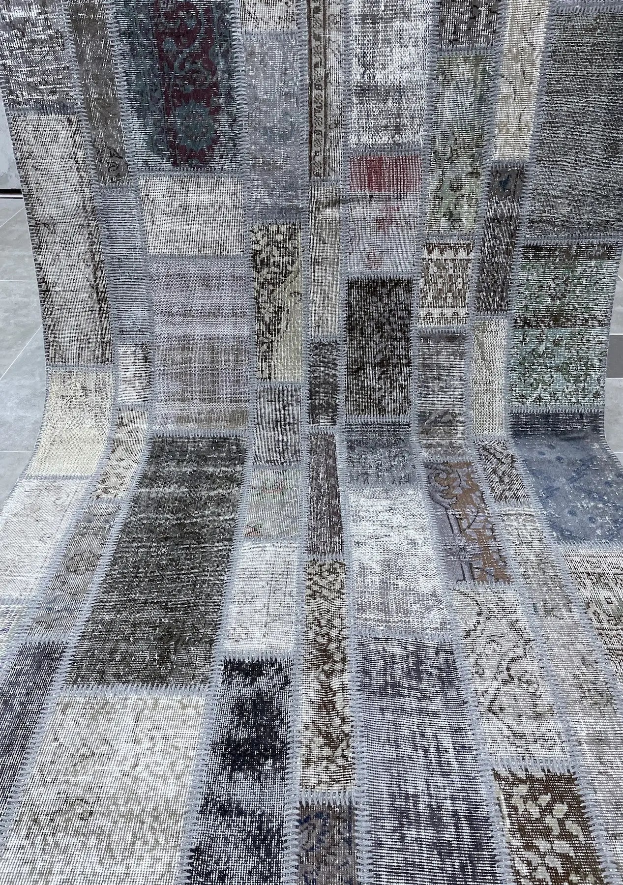 Nanette - Vintage Gray Patchwork Rug - kudenrugs