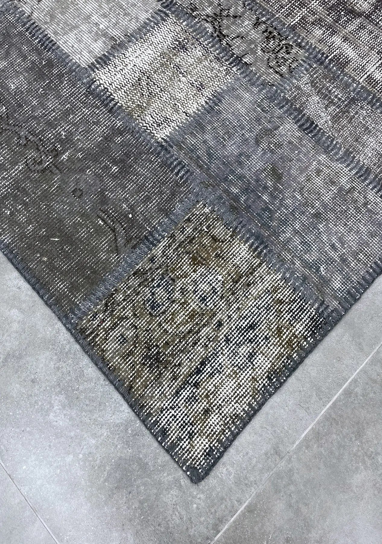 Narelle - Vintage Gray Patchwork Rug - kudenrugs