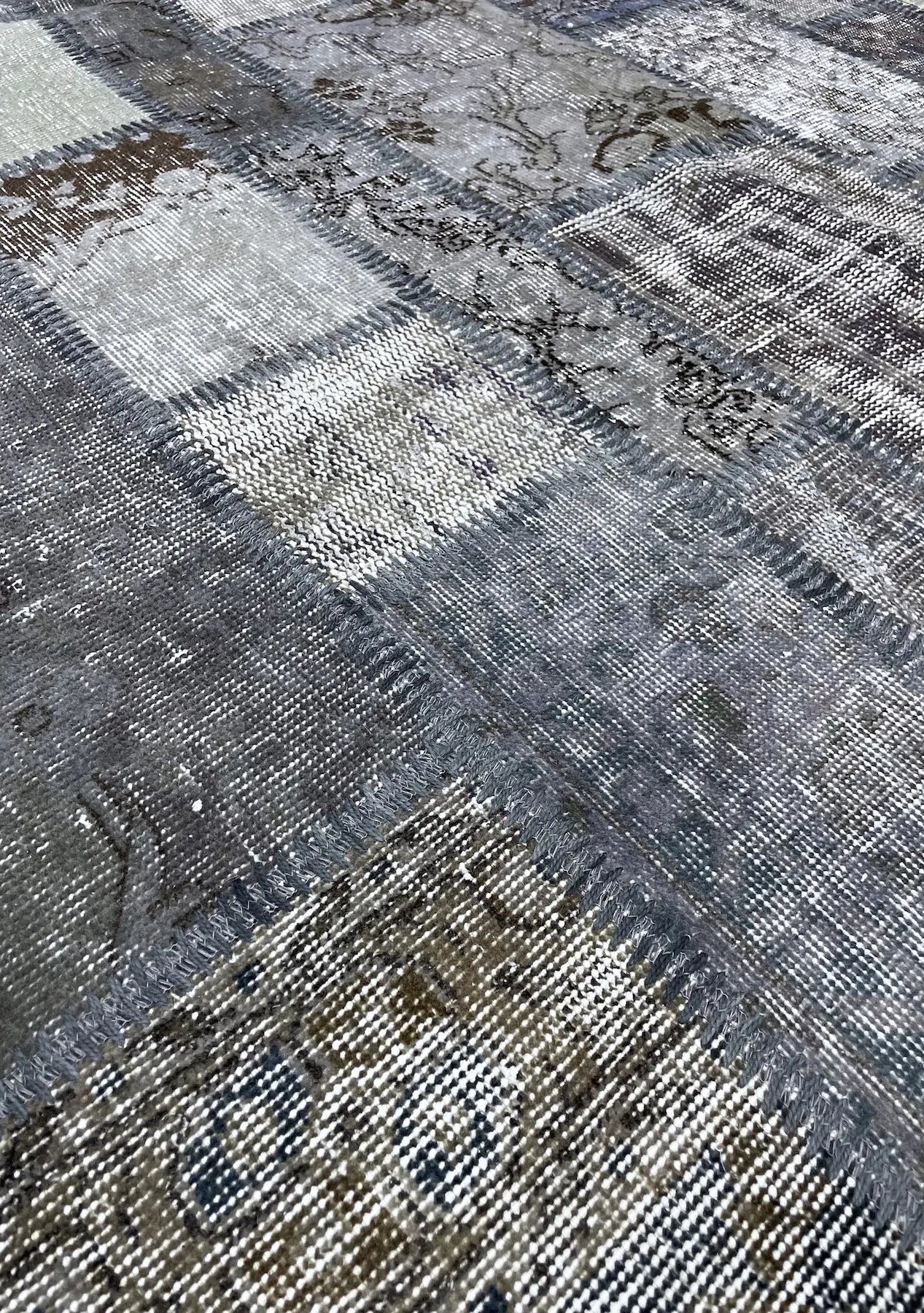 Narelle - Vintage Gray Patchwork Rug - kudenrugs