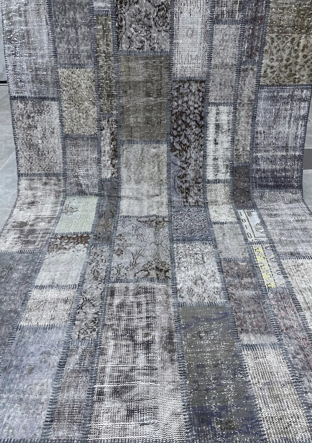 Narelle - Vintage Gray Patchwork Rug - kudenrugs