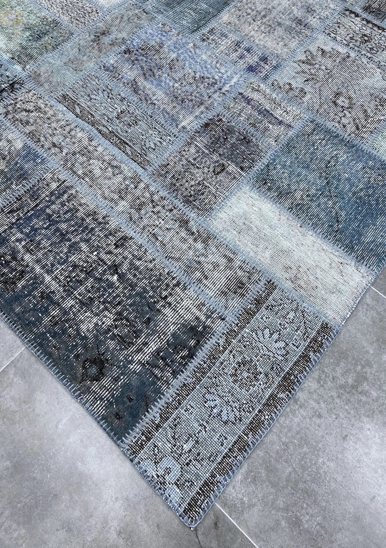 Nella - Vintage Blue Patchwork Rug - kudenrugs