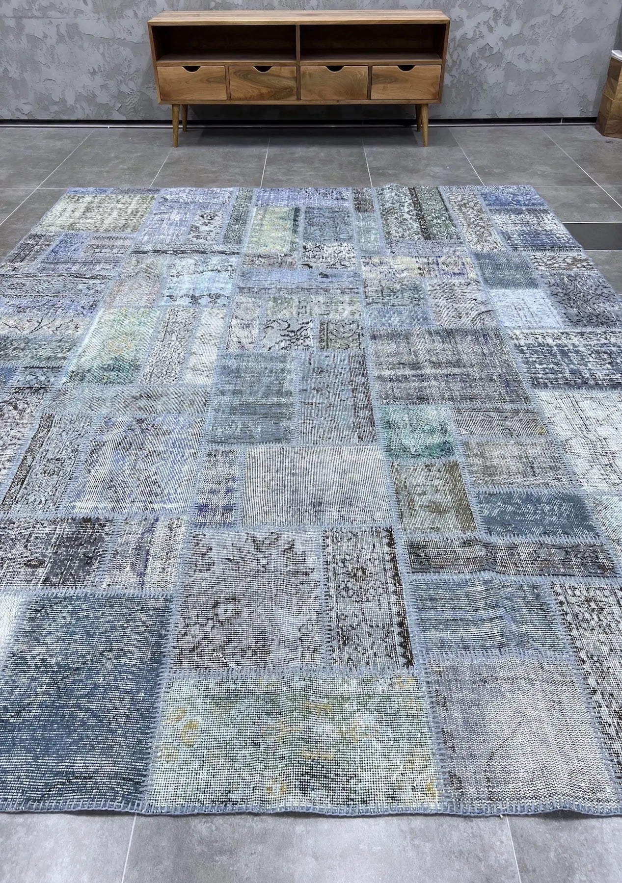 Nella - Vintage Blue Patchwork Rug - kudenrugs