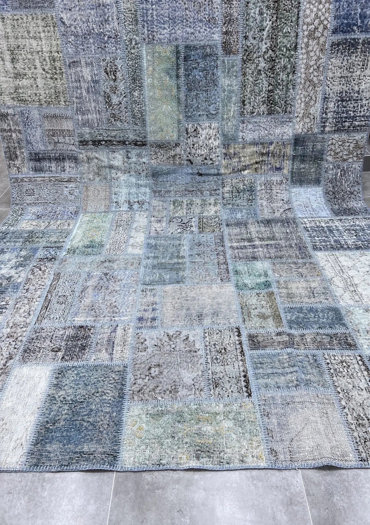 Nella - Vintage Blue Patchwork Rug - kudenrugs