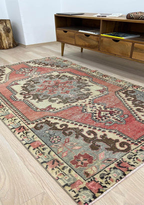 Ottilia - Vintage Anatolian Rug - kudenrugs