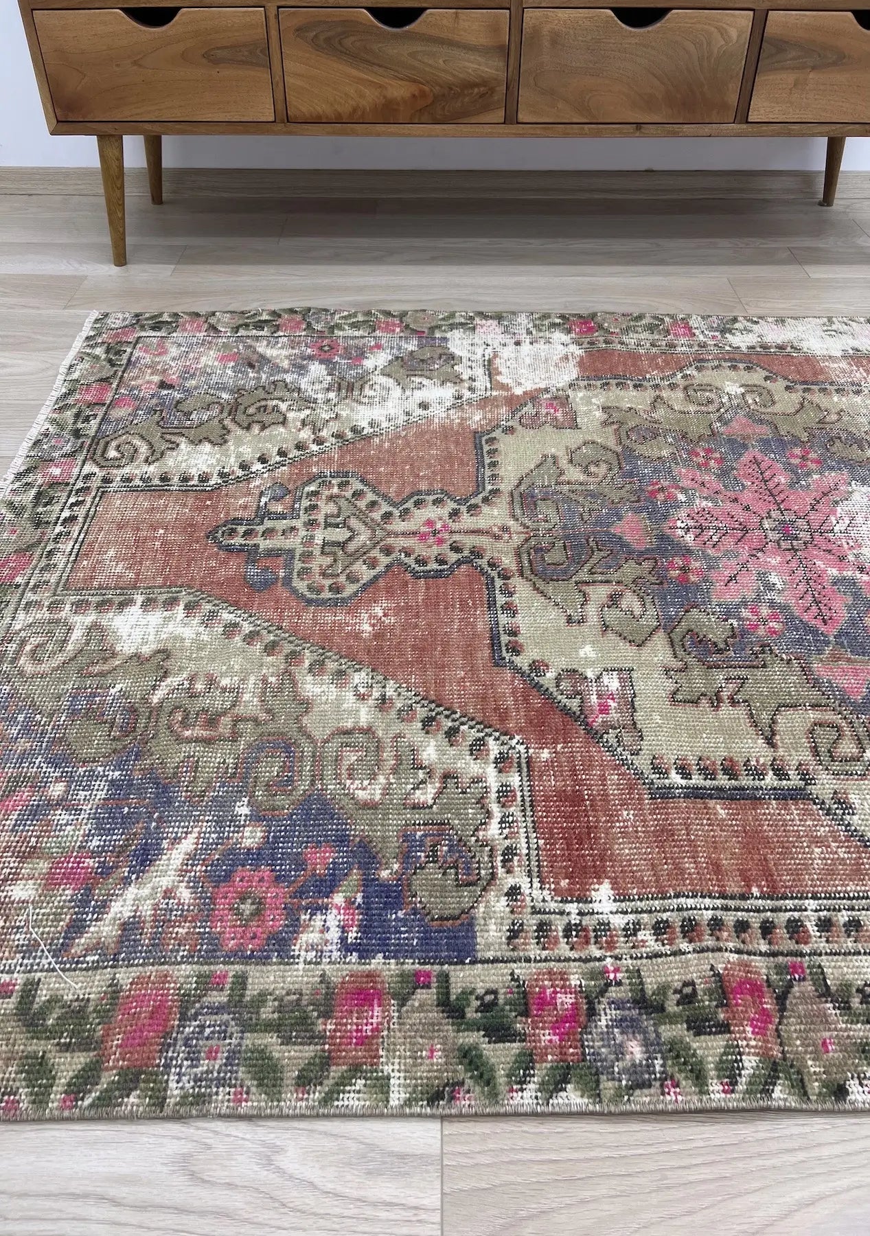 Ouisa - Vintage Anatolian Rug - kudenrugs