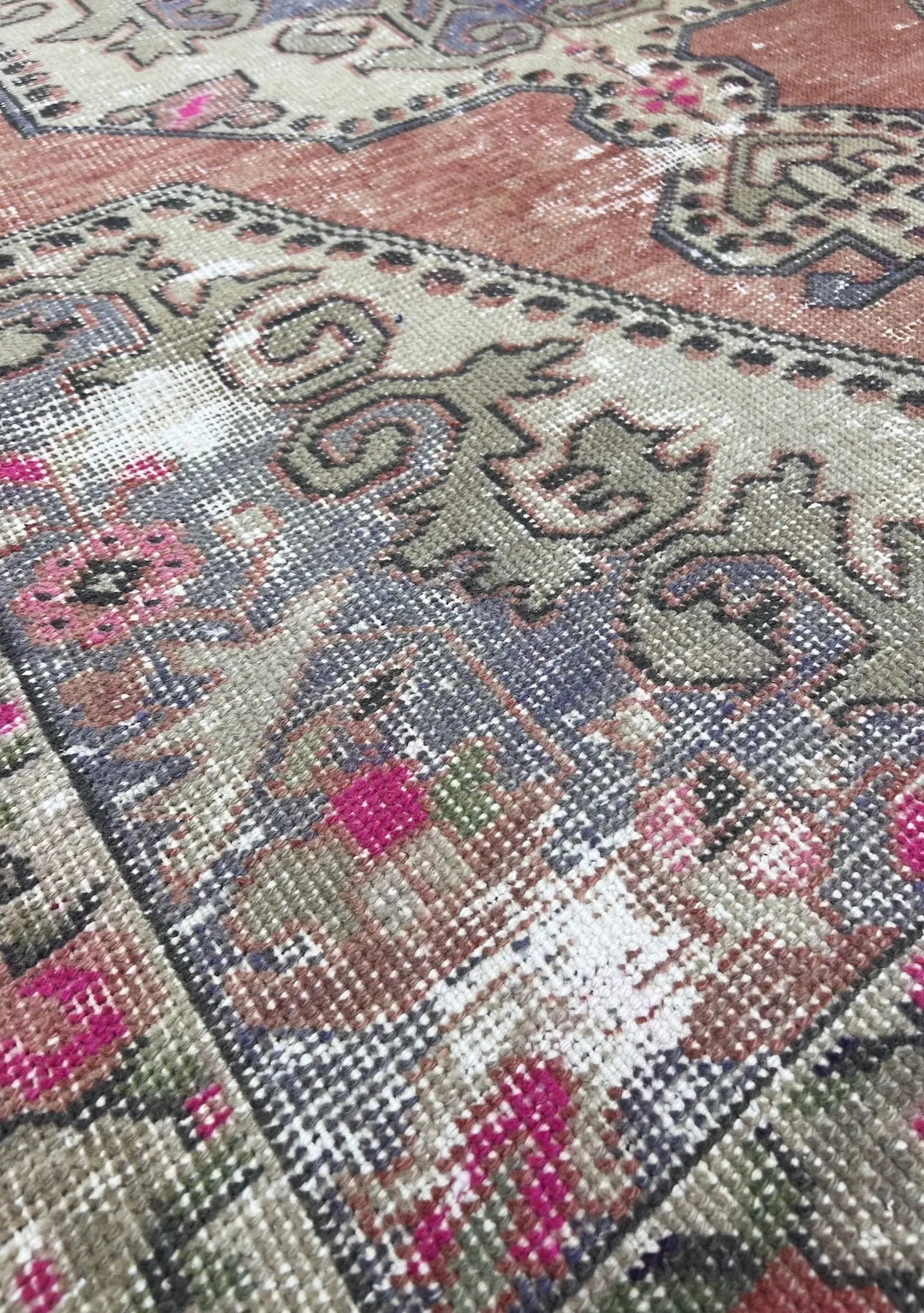 Ouisa - Vintage Anatolian Rug - kudenrugs