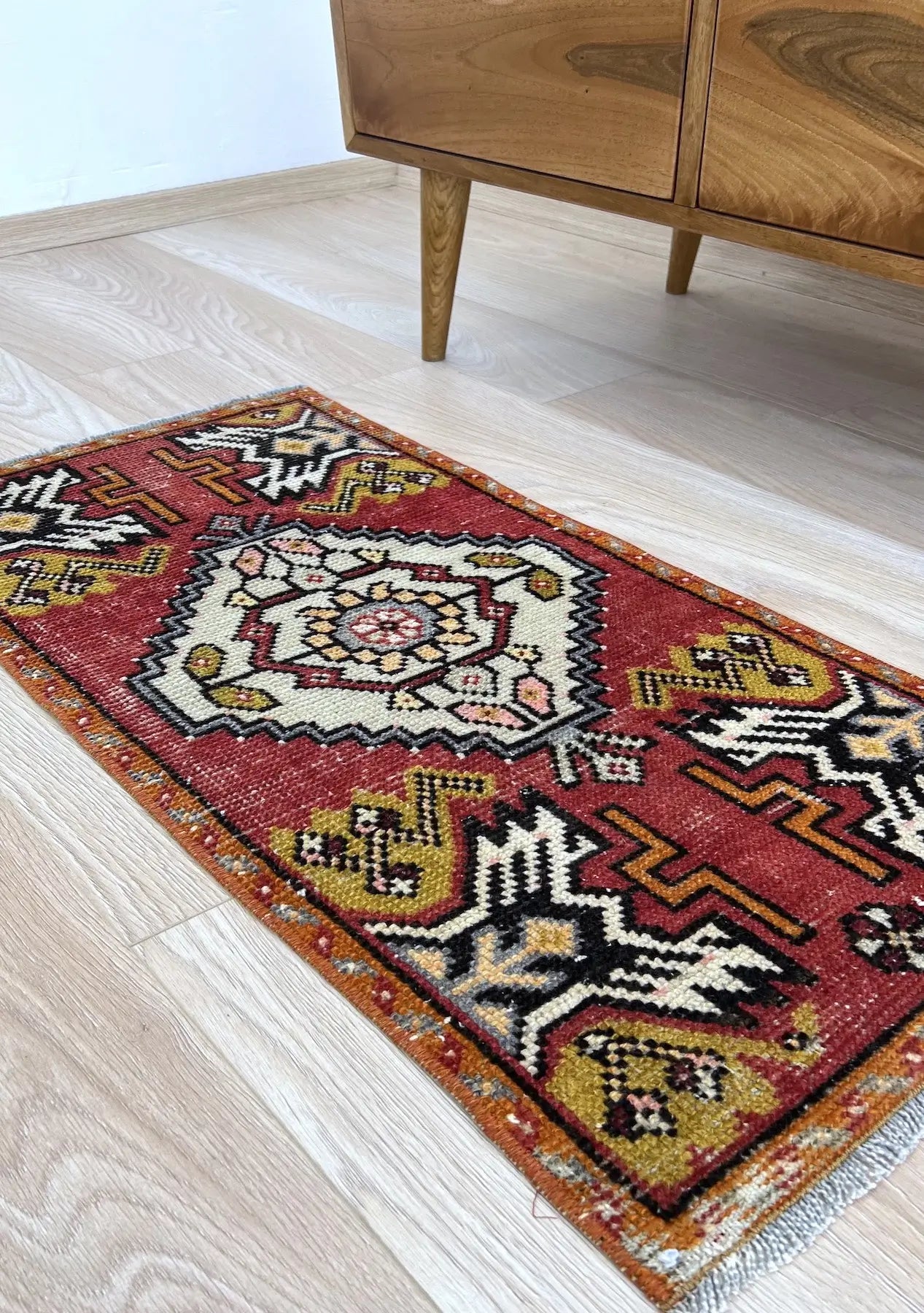 Pallas - Vintage Mini Red Area Rug - kudenrugs