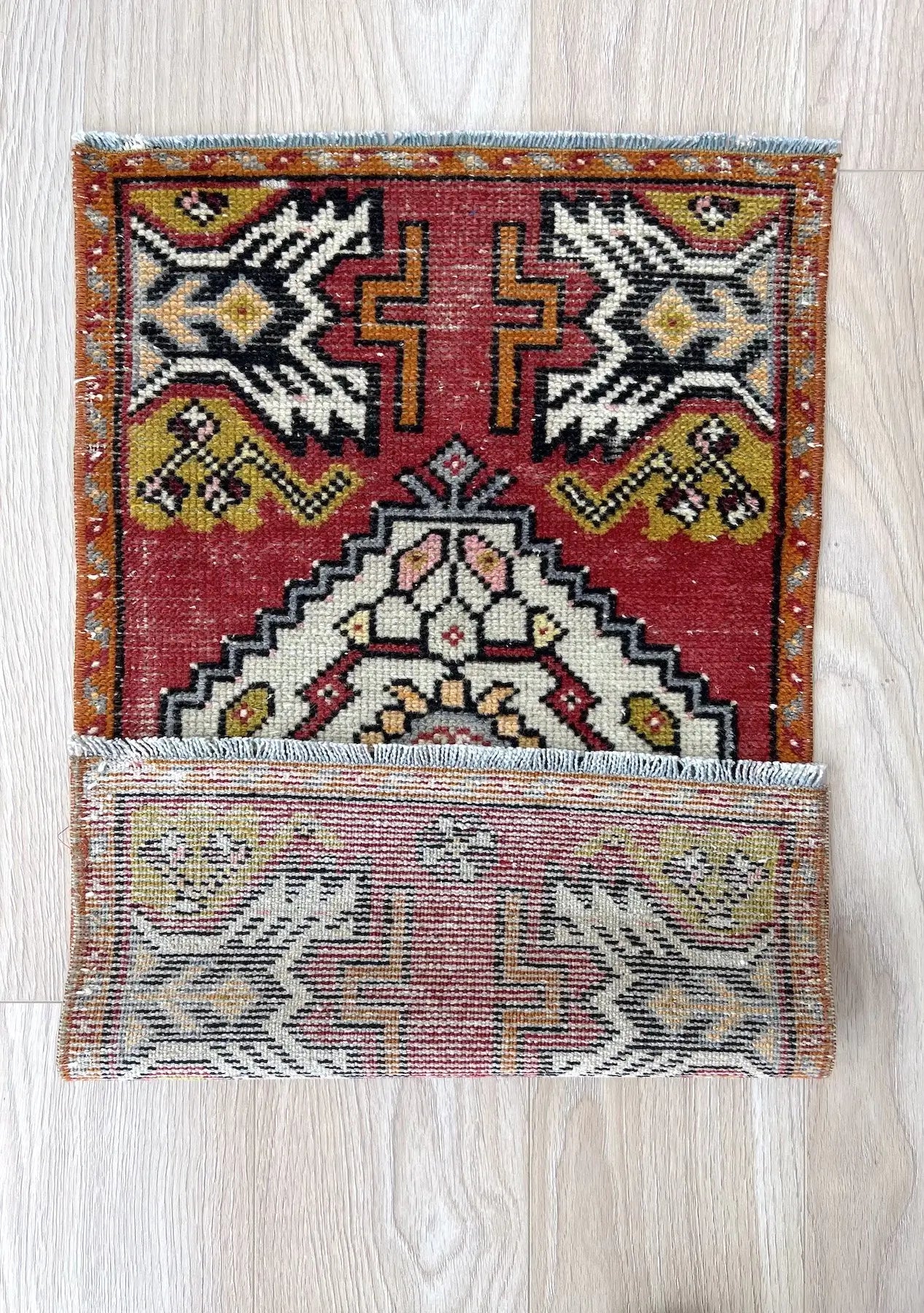 Pallas - Vintage Mini Red Area Rug - kudenrugs