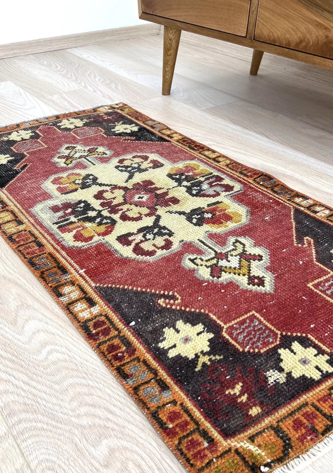 Pam - Vintage Mini Red Area Rug - kudenrugs