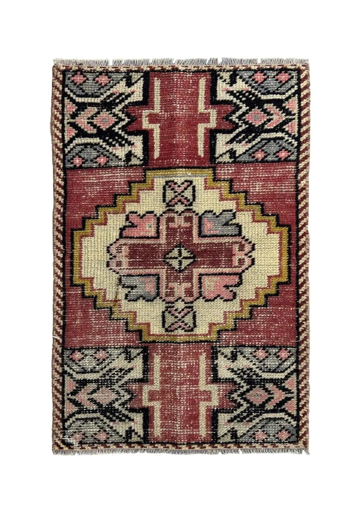 Pammie - Vintage Mini Red Area Rug - kudenrugs