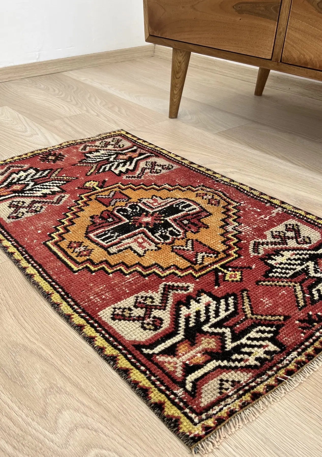 Panphyla - Vintage Mini Red Area Rug - kudenrugs