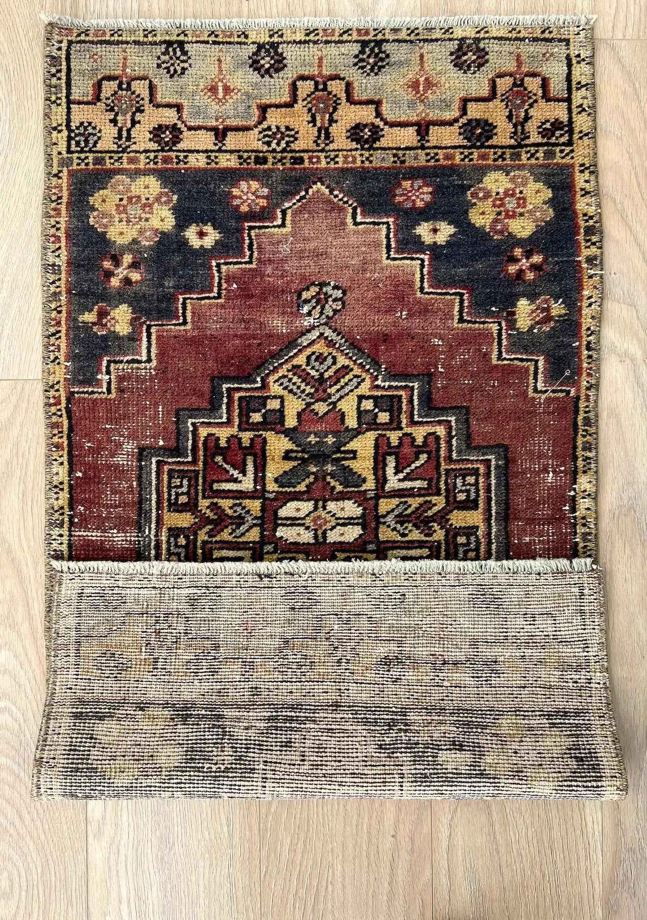 Pascalette - Vintage Mini Red Area Rug - kudenrugs