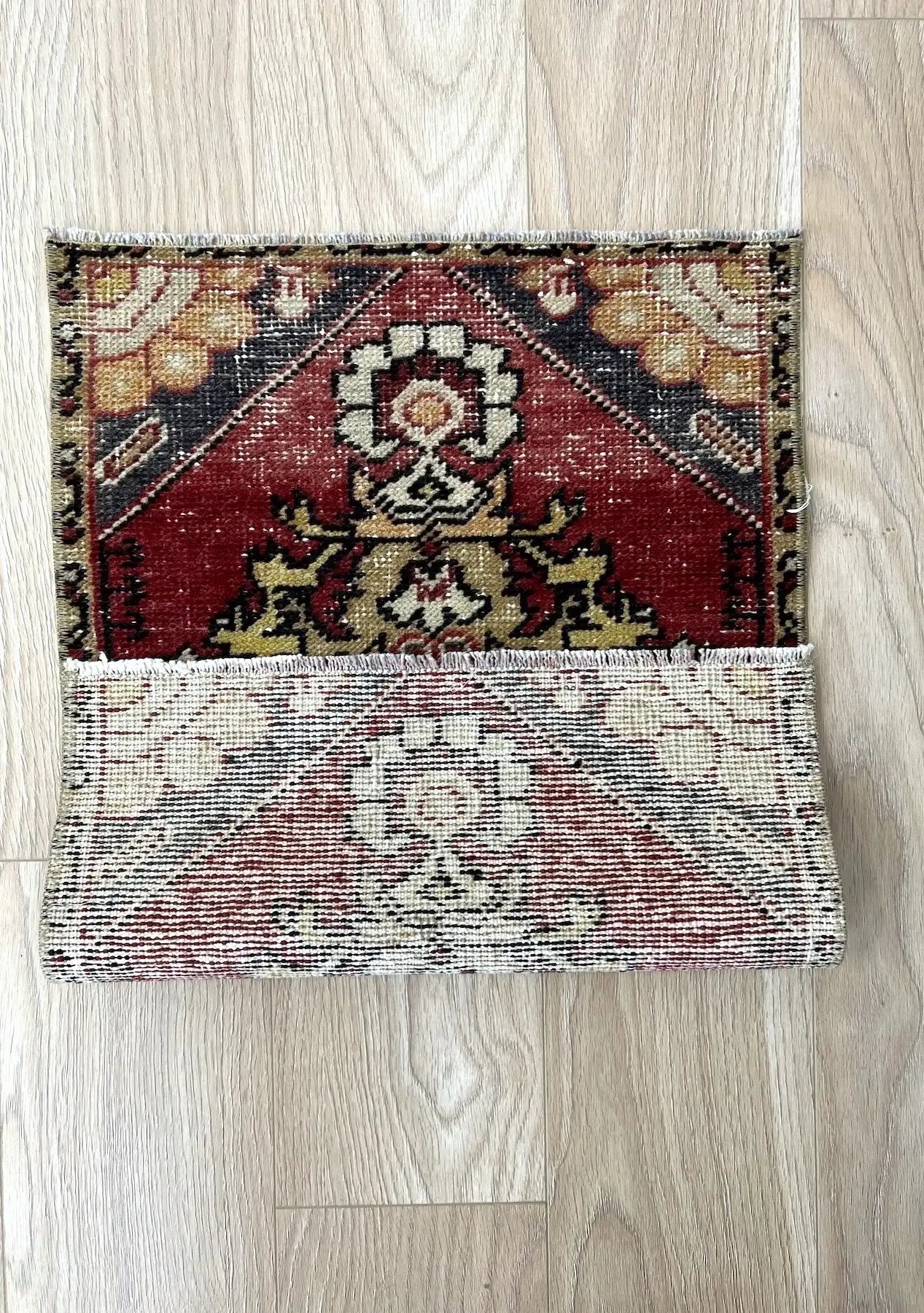 Pearl - Vintage Mini Red Area Rug - kudenrugs