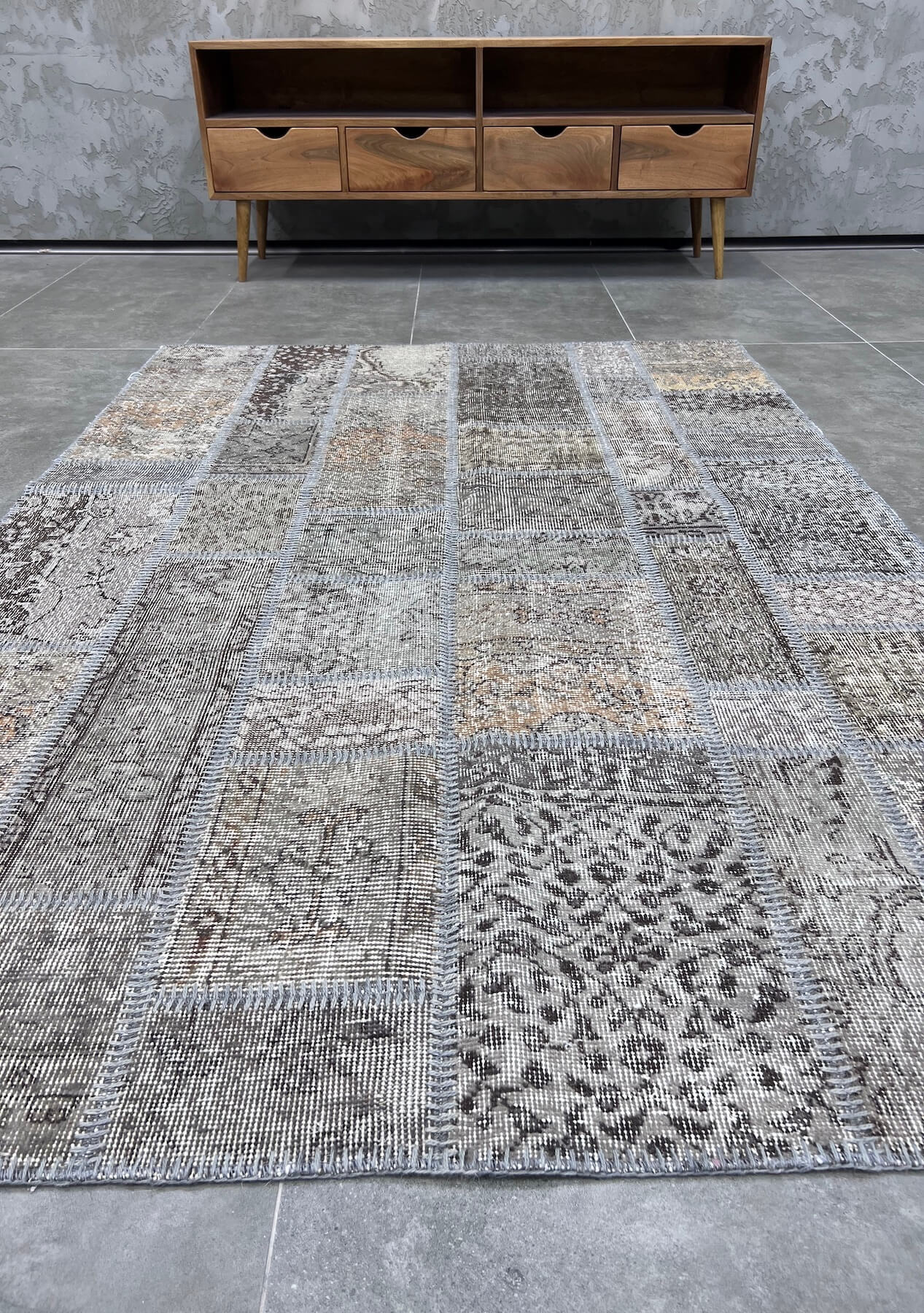 Penelope - Vintage Gray Patchwork Rug - kudenrugs