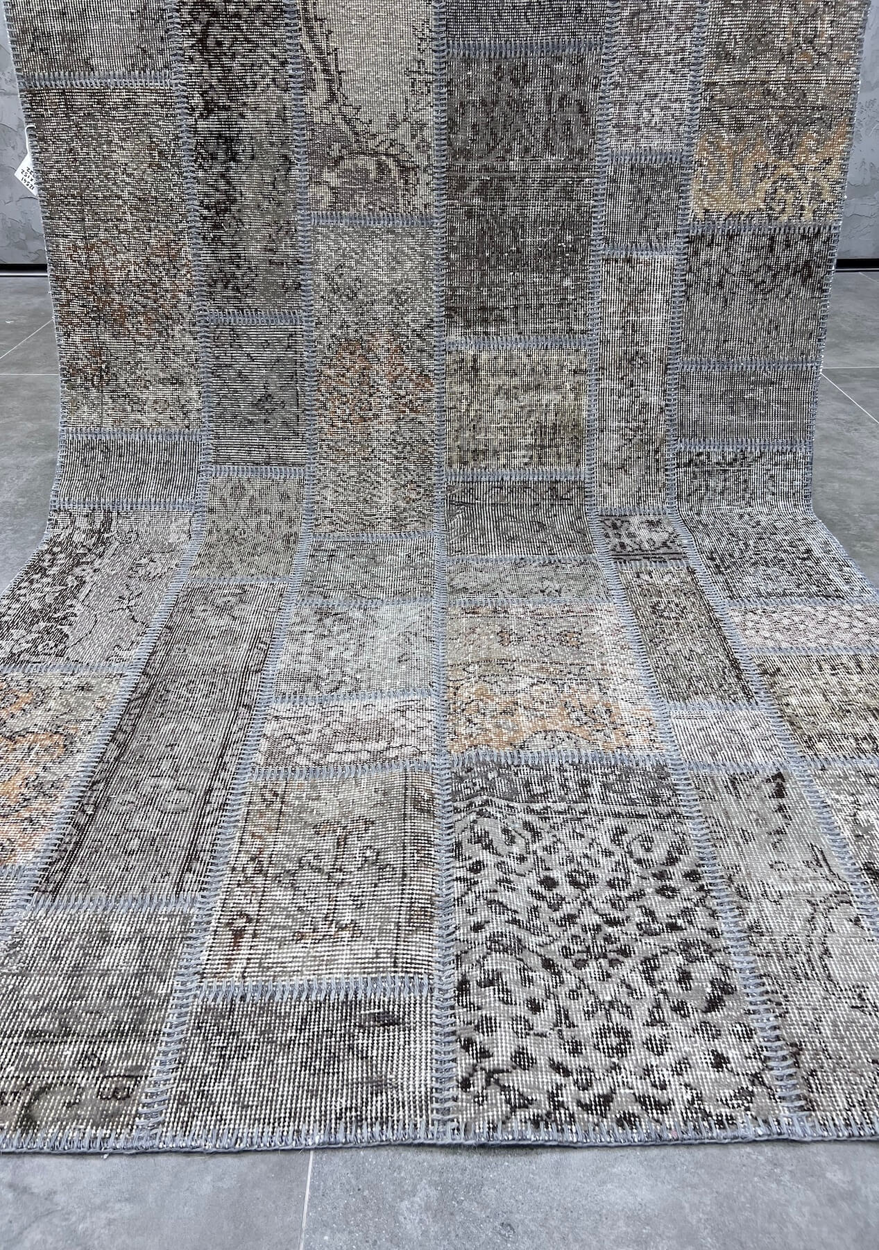 Penelope - Vintage Gray Patchwork Rug - kudenrugs