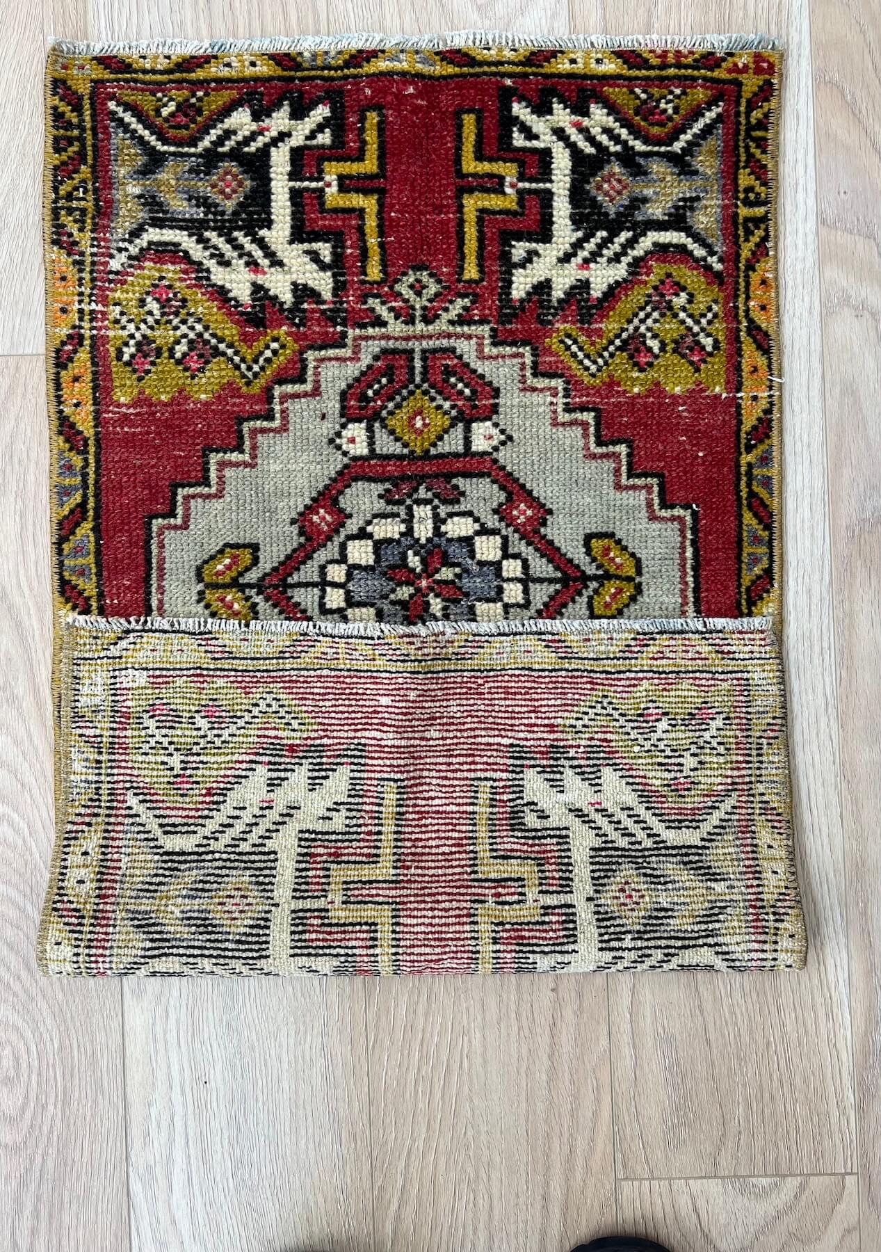 Priscilla - Vintage Mini Red Area Rug - kudenrugs